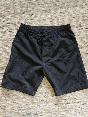 Kenneth Cole Black Flat-Front Elastic Waist Shorts